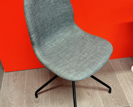 Designstoel in stof