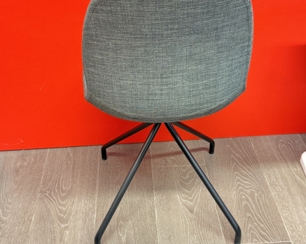 Designstoel in stof